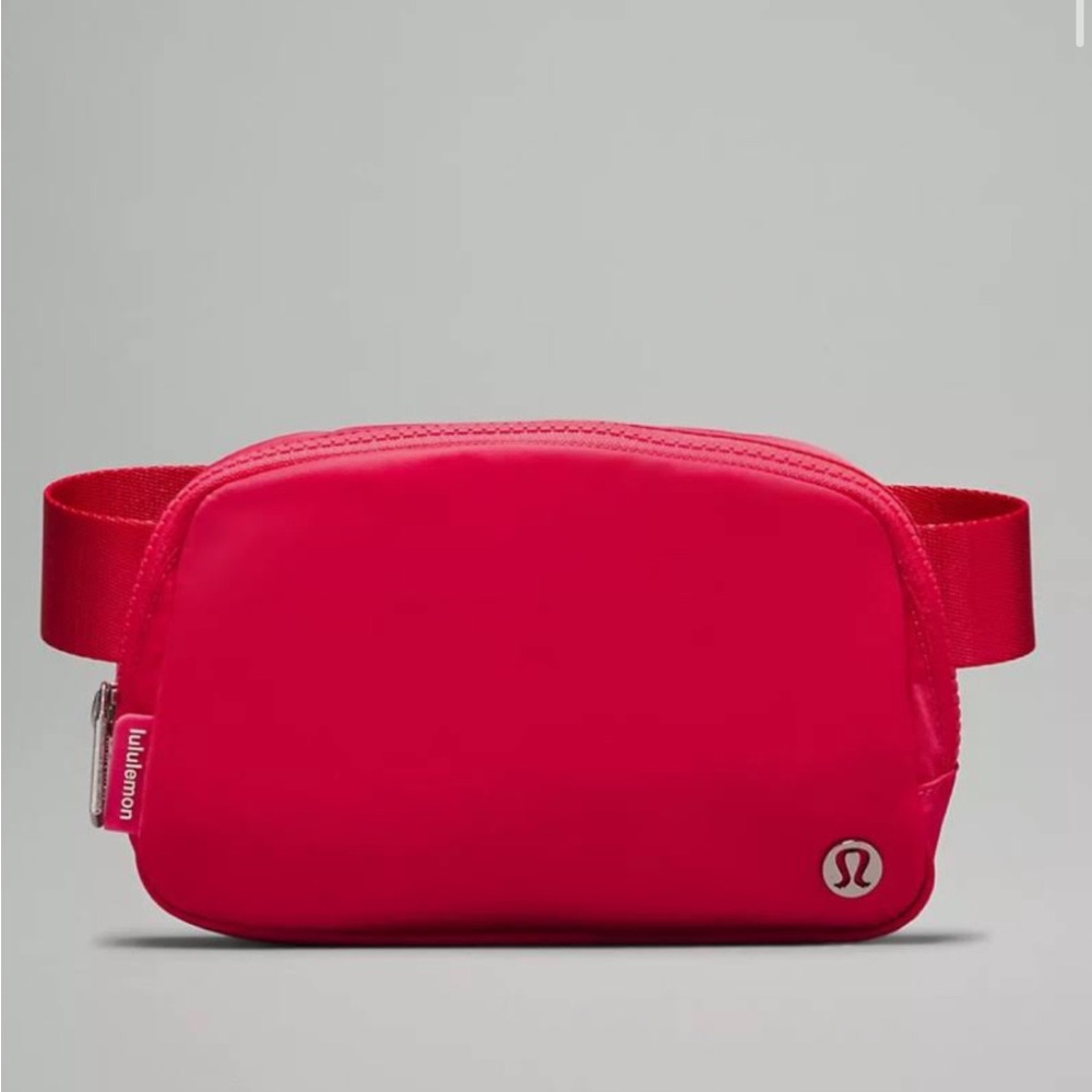 Lululemon Everywhere belt bag “lip gloss”